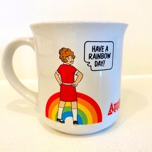 Vintage 1982 LIttle Orphan Annie Mug  "Have a Rainbow Day"